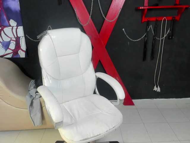 le modèle Lihavega est en webcam porno dans un show sur le site bongacams, il possède les tags suivants: Latino/Hispanic,Brunette,Shaved