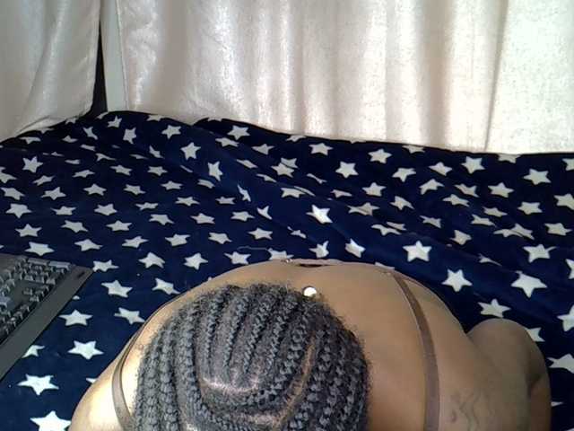 Queenbeib's BongaCams show and profile