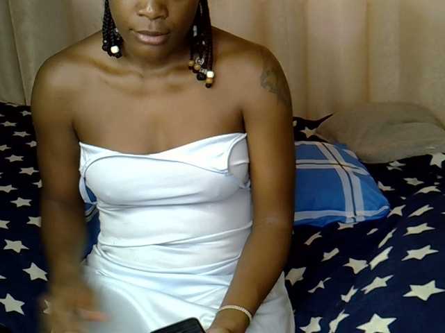 Queenbeib's BongaCams show and profile