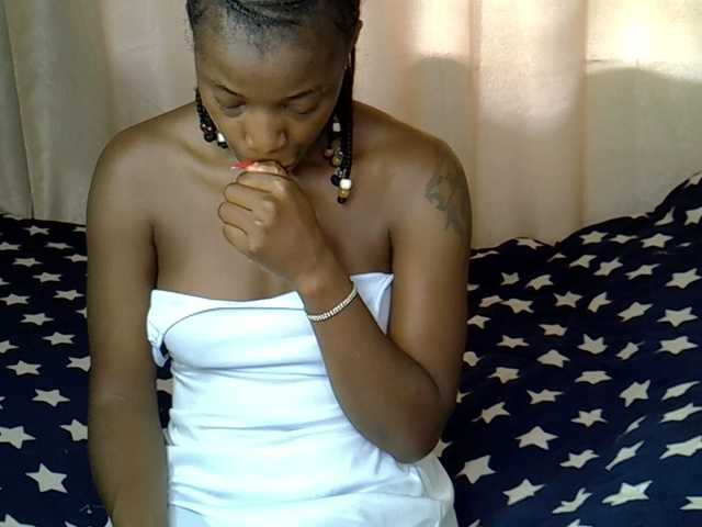 Queenbeib's BongaCams show and profile