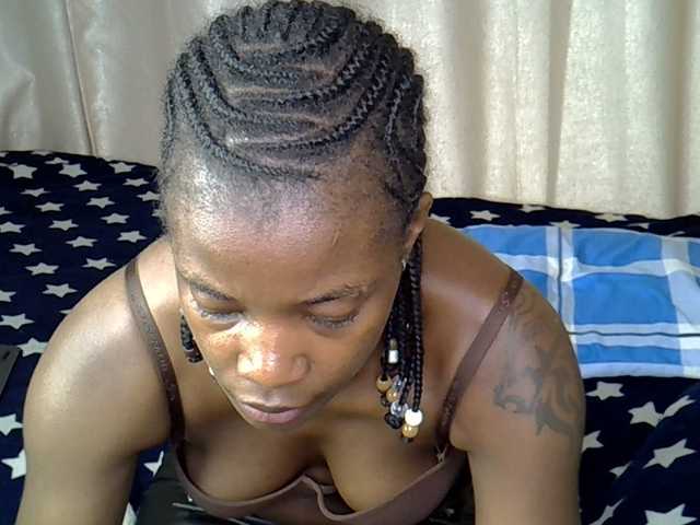 Queenbeib's BongaCams show and profile