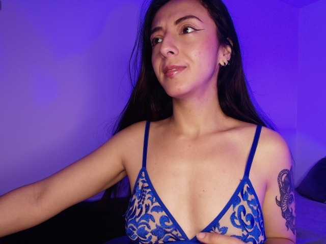 NicolWhitee's BongaCams show and profile