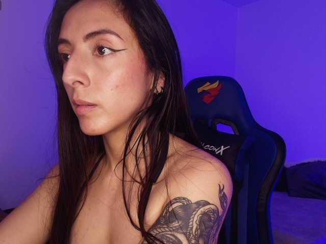 NicolWhitee's BongaCams show and profile