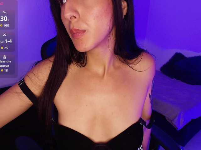 NicolWhitee's BongaCams show and profile