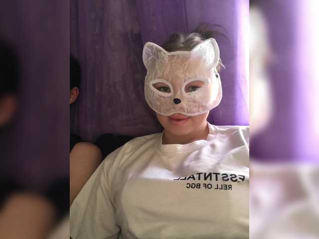 Kiss's BongaCams show and profile