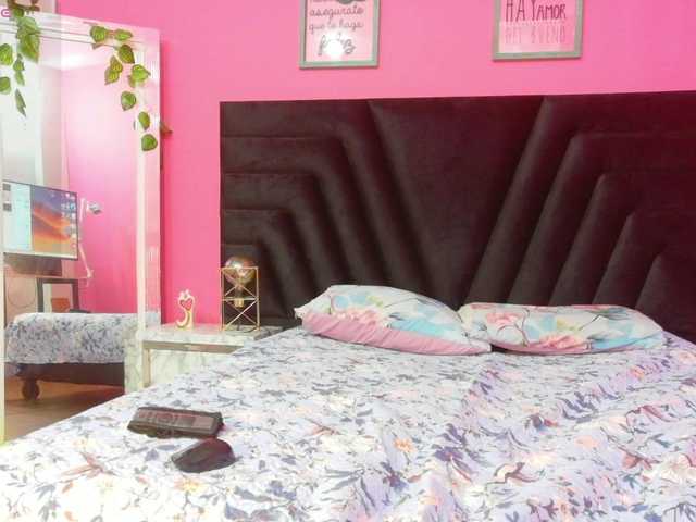 lovethickmommy's BongaCams show and profile