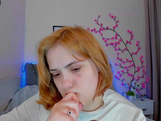 DellaRowwe's BongaCams show and profile