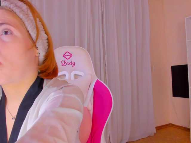 DellaRowwe's BongaCams show and profile