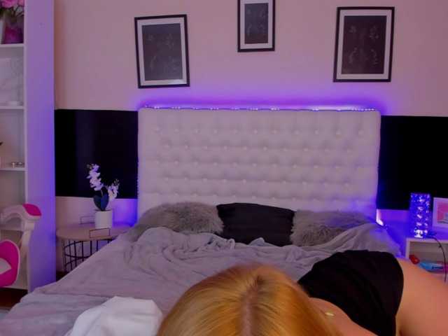 DellaRowwe's BongaCams show and profile