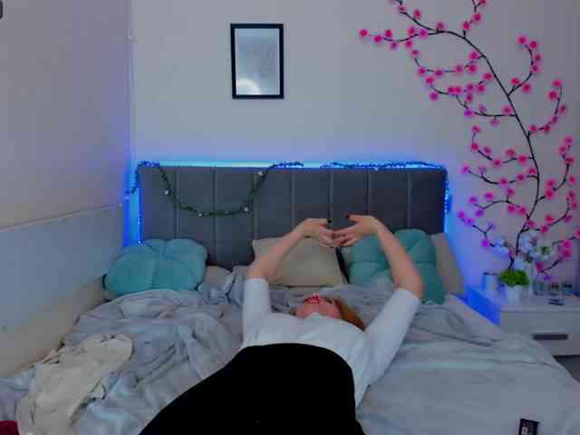 DellaRowwe Live Webcam on BongaCams