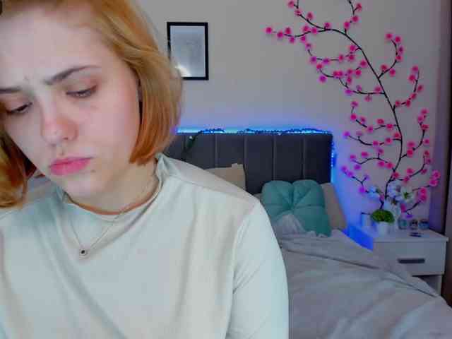 DellaRowwe Live Webcam on BongaCams