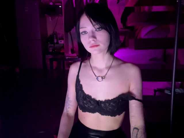 SuzanTisdell's BongaCams show and profile