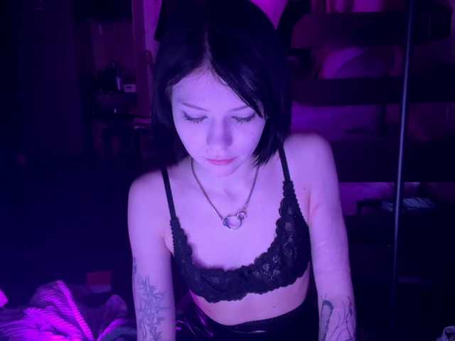 SuzanTisdell's BongaCams show and profile