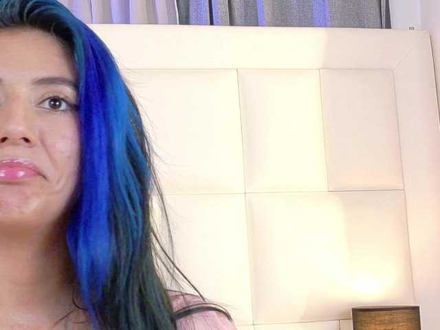 EmmaBleu's BongaCams show and profile