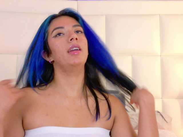 EmmaBleu's BongaCams show and profile