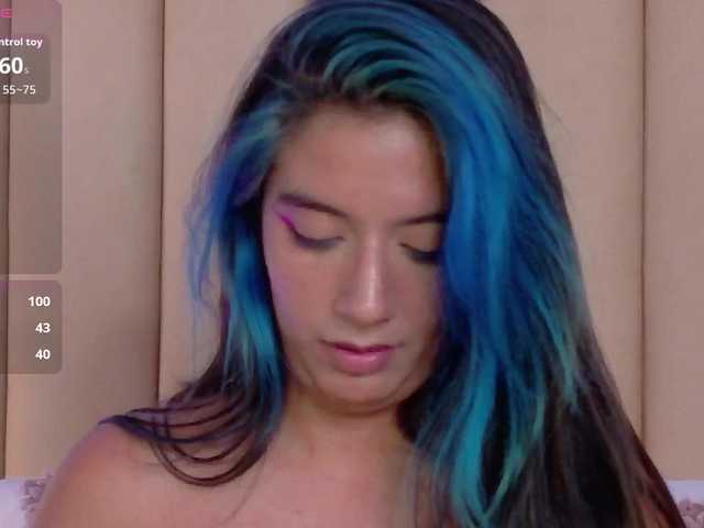 EmmaBleu's BongaCams show and profile