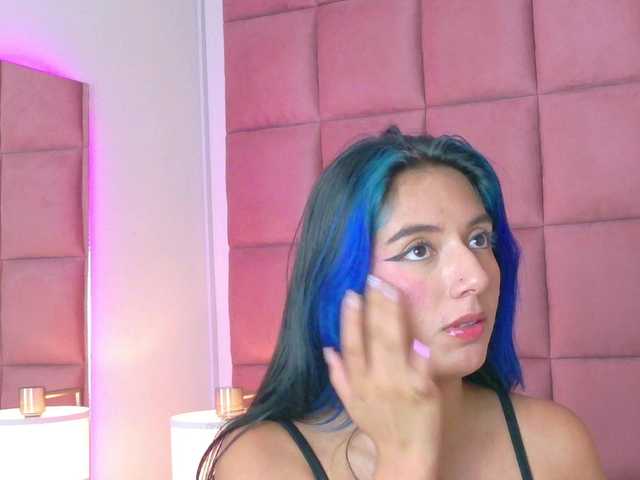 EmmaBleu's BongaCams show and profile