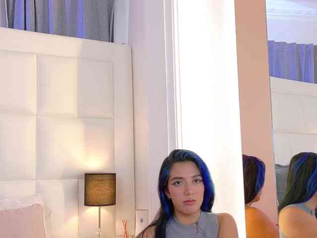 EmmaBleu Live Webcam on BongaCams