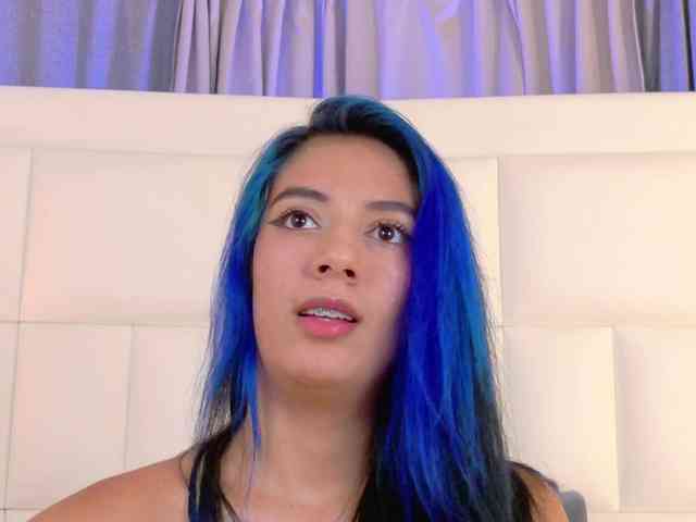 EmmaBleu Live Webcam on BongaCams