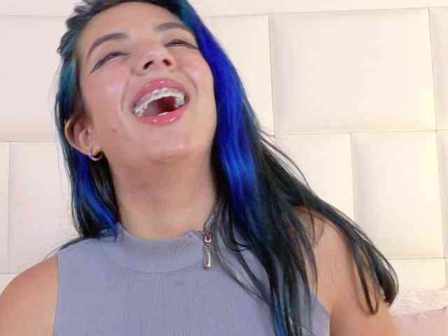 EmmaBleu Live Webcam on BongaCams