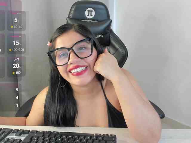 IvonneAshar webcam