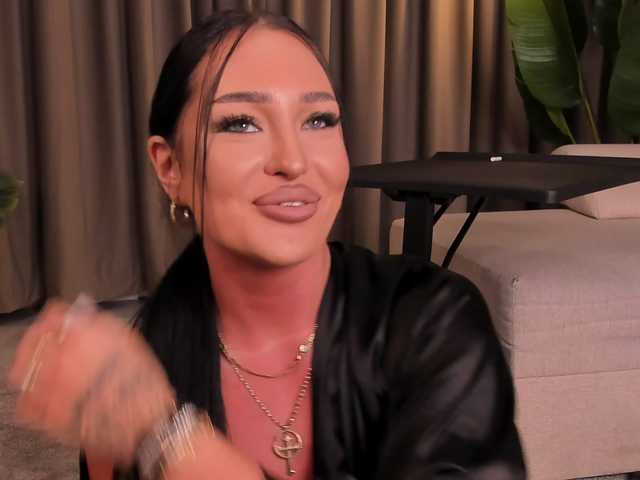 EmeraldKat's BongaCams show and profile