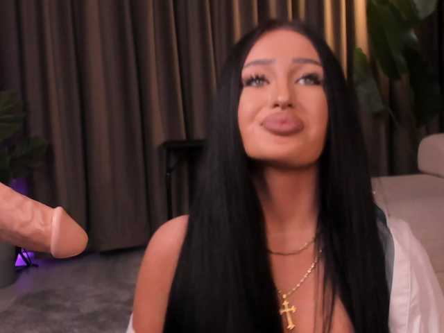 EmeraldKat's BongaCams show and profile