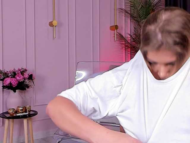 SilverEyesz's BongaCams show and profile