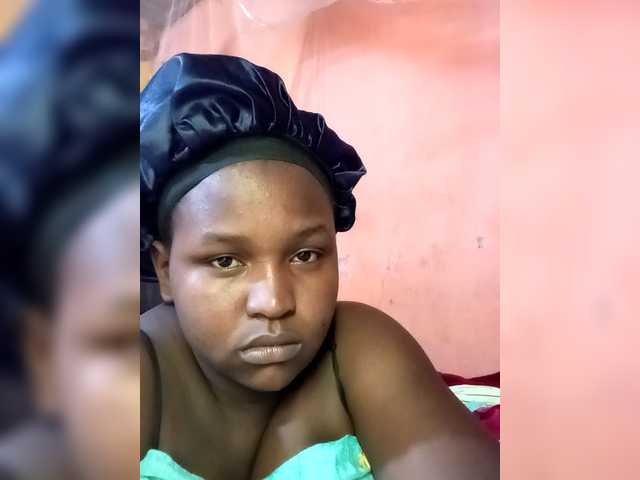 Pretty-Mama's BongaCams show and profile