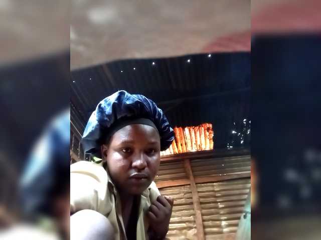 Pretty-Mama's BongaCams show and profile