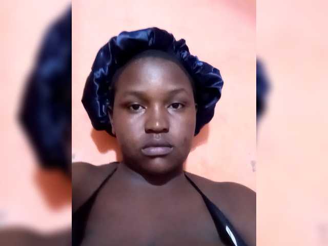 Pretty-Mama's BongaCams show and profile