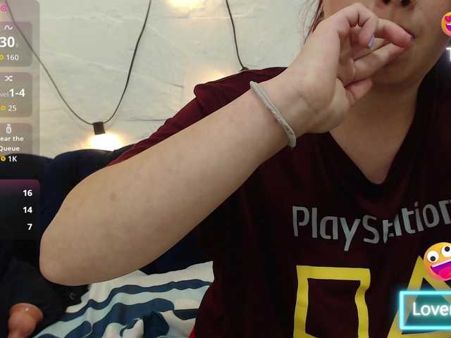 le modèle CarolRousee est en webcam porno dans un show sur le site bongacams, il possède les tags suivants: Latino/Hispanic,Redhead,Shaved