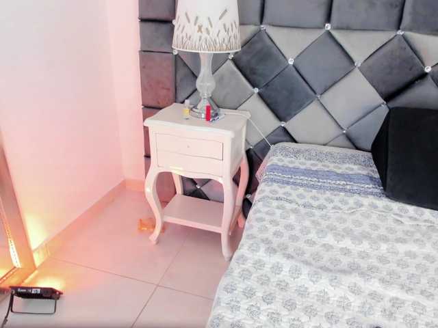 XXXiomara's BongaCams show and profile