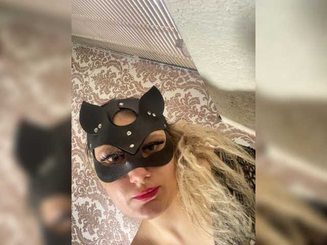 Viola18a's BongaCams show and profile