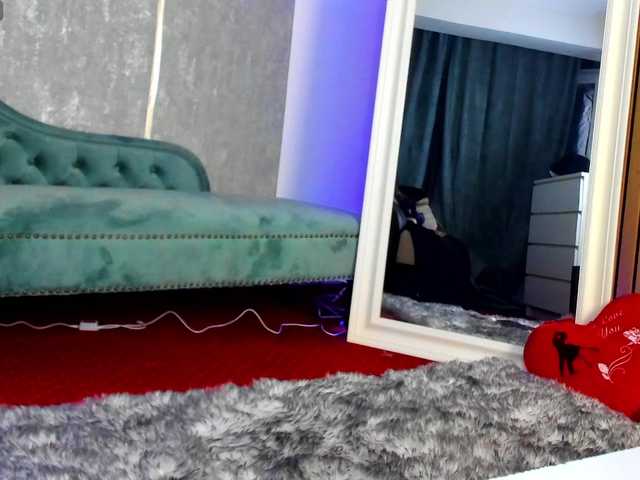 le modèle AnyaGlow est en webcam porno dans un show sur le site bongacams, il possède les tags suivants: White/Caucasian,Blonde,Shaved