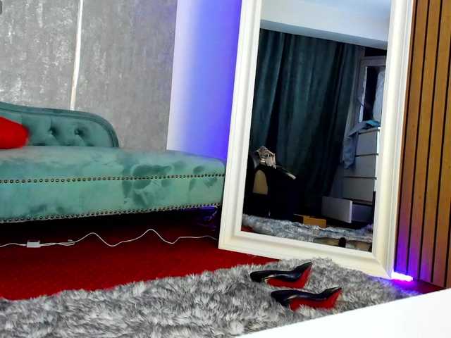 AnyaGlow's BongaCams show and profile