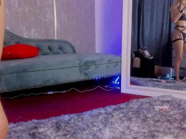 AnyaGlow's BongaCams show and profile