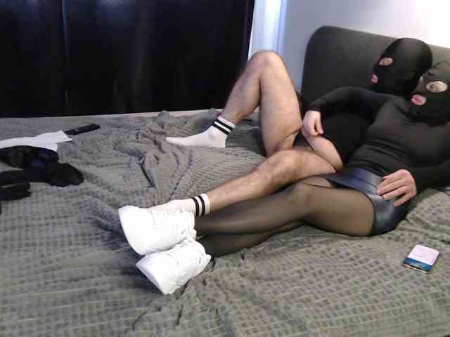 Feet-sweet-little-girl webcam