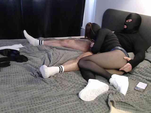 Feet-sweet-little-girl webcam