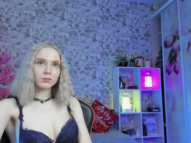 le modèle GinaGinaLove est en webcam porno dans un show sur le site bongacams, il possède les tags suivants: White/Caucasian,Blonde,Shaved