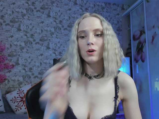 le modèle GinaGinaLove est en webcam porno dans un show sur le site bongacams, il possède les tags suivants: White/Caucasian,Blonde,Shaved