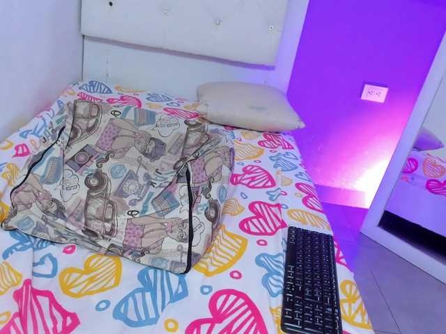 Curly-temptation's BongaCams show and profile