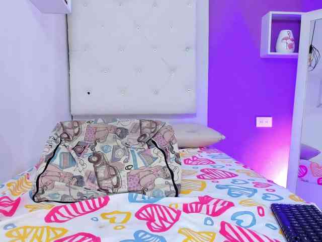 Curly-temptation webcam