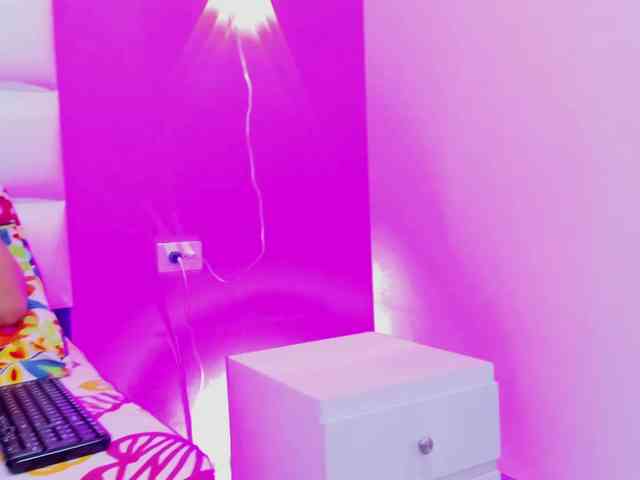 Curly-temptation webcam