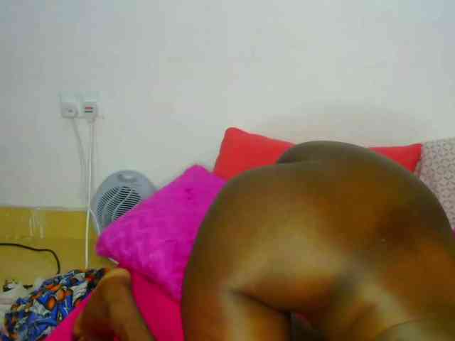 cherry96 Live Webcam on BongaCams