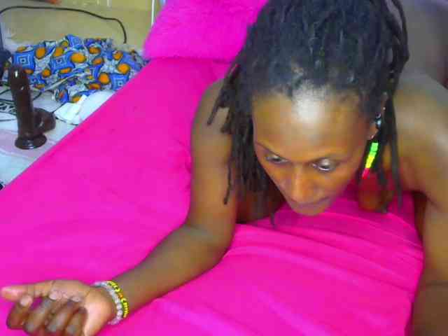 cherry96 Live Webcam on BongaCams