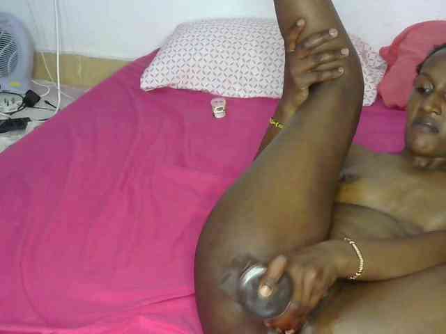 cherry96 Live Webcam on BongaCams