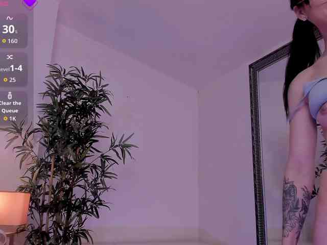 mira0-0 Live Webcam on BongaCams
