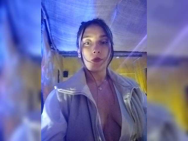 Ashly-7's BongaCams show and profile