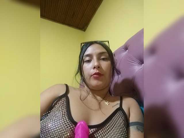 Ashly-7's BongaCams show and profile